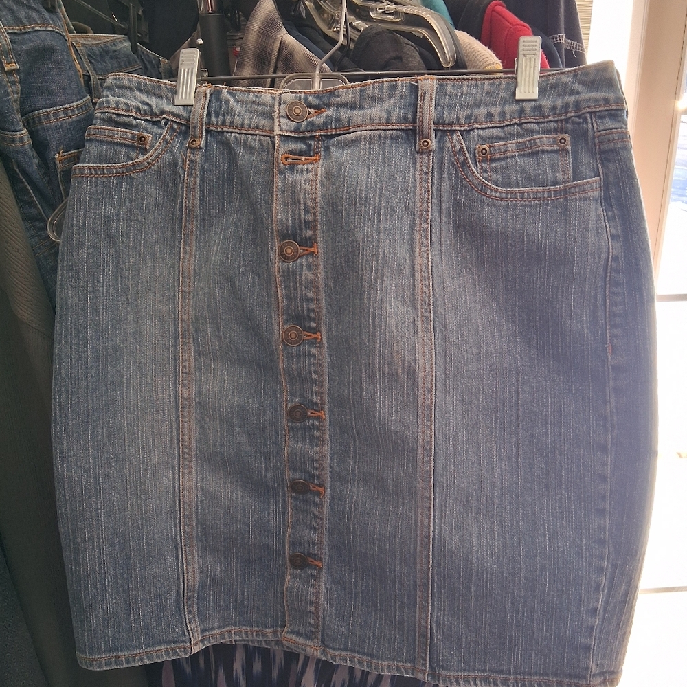 Daisy Fuentes denim skirt sz 10